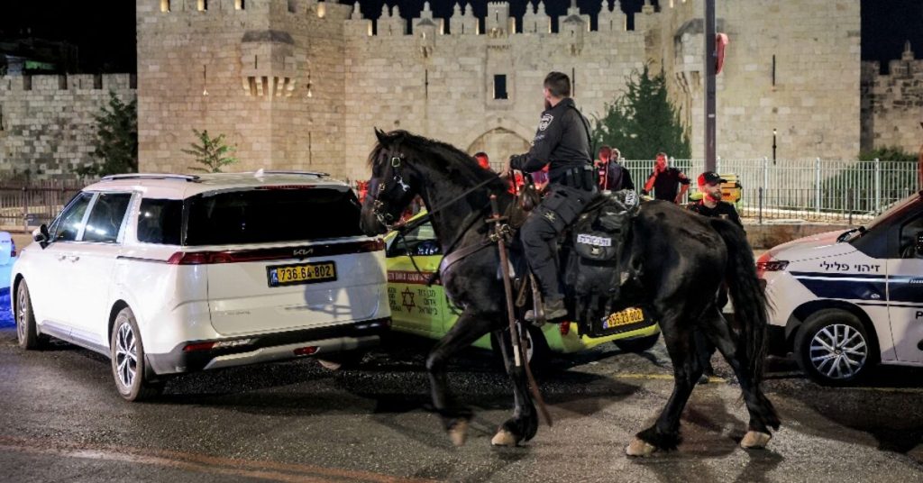 الشرطة الإسرائيلية تقتل بالرصاص مهاجما طعن ضابطا من حرس الحدود في القدس