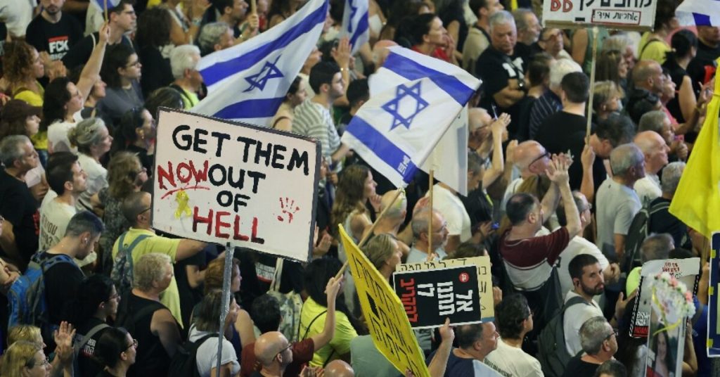 المتظاهرون الإسرائيليون يواصلون الضغط من أجل التوصل إلى اتفاق بشأن أسرى غزة