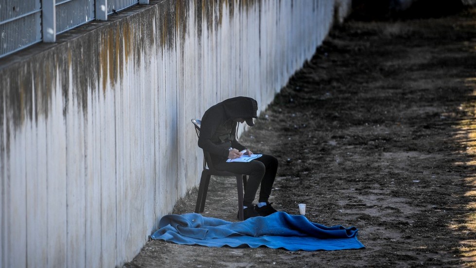 فرنسا: رجل غيني خاطر بحياته لإطفاء حريق يواجه الترحيل