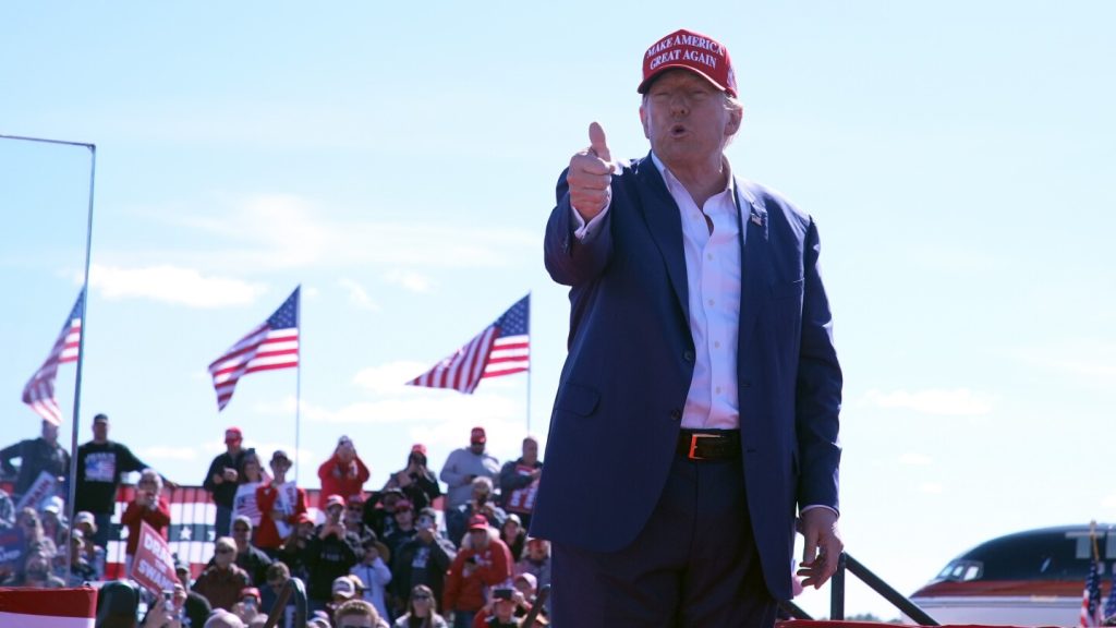 خطاب ترامب بشأن الانتخابات يتحول إلى خطاب مشؤوم مع اقتراب موعد التصويت في السباق الرئاسي