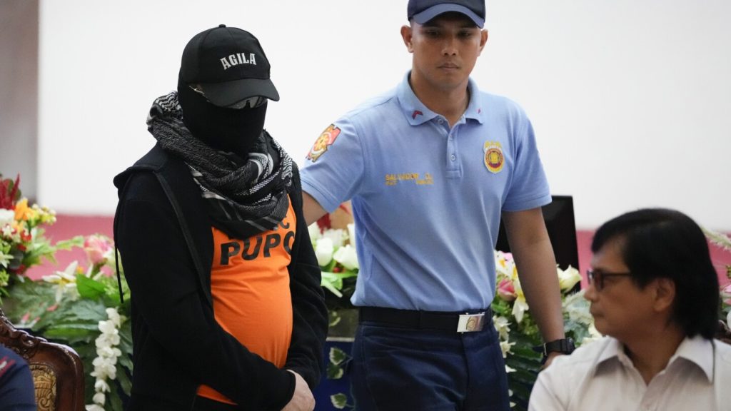 واعظ فلبيني هارب من تهم الاعتداء الجنسي يسلم نفسه