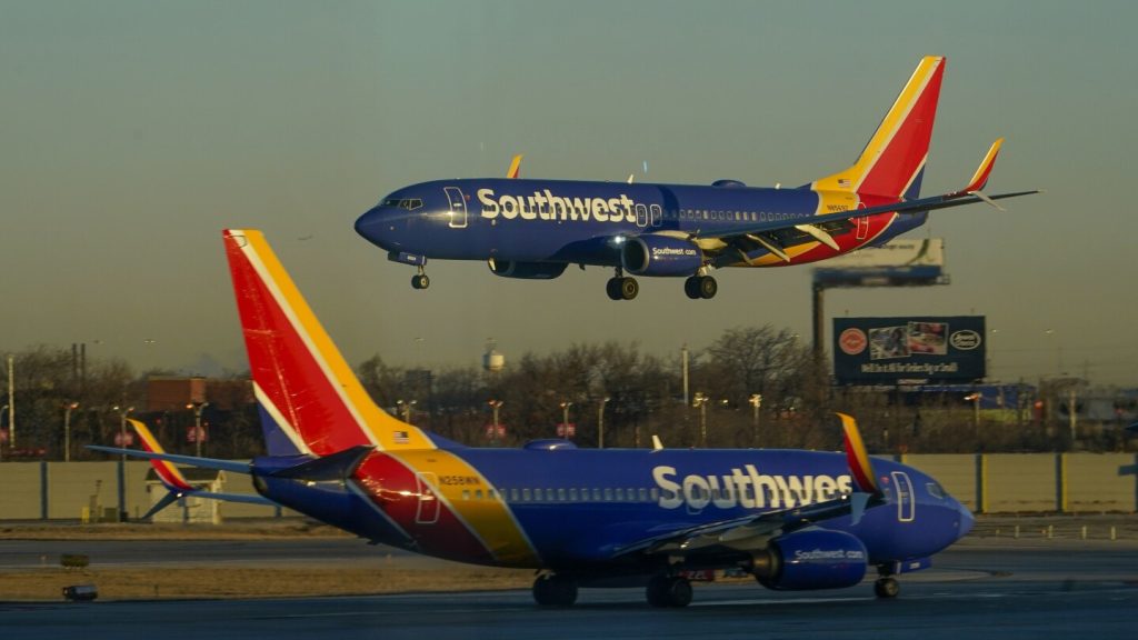 تخطط شركة ساوث ويست لخفض الرحلات الجوية في أتلانتا مع إضافتها إلى أماكن أخرى. لكن نقاباتها غير راضية