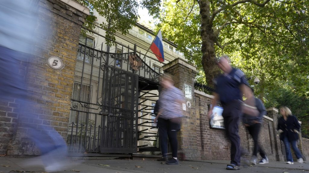 استهدفت عمليات الطرد بين روسيا والمملكة المتحدة عشرات الأشخاص على مدار العقود الماضية