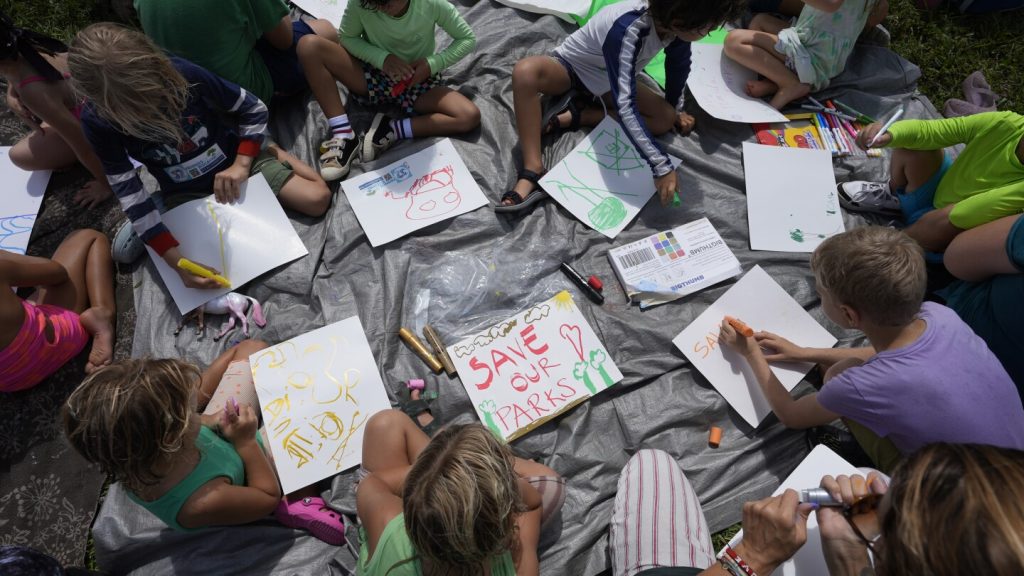 يقول “المبلغ” عن المخالفات في فلوريدا إنه تم فصله بسبب تسريب خطط لبناء ملاعب جولف في المتنزهات الحكومية