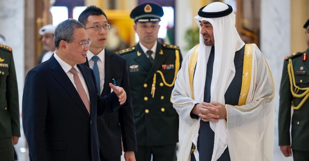 رئيس الوزراء الصيني يزور الإمارات بعد السعودية في إطار تعزيز العلاقات بين بكين والخليج