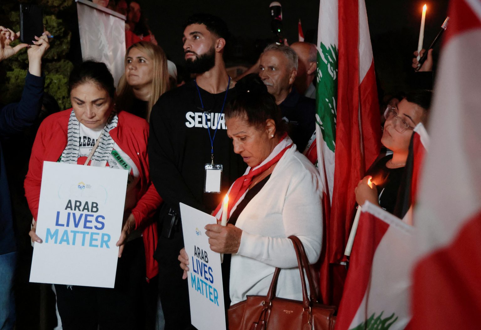 يتضاءل الحماس العربي الأمريكي للتصويت مع ظهور تقارب بين هاريس وترامب: استطلاع