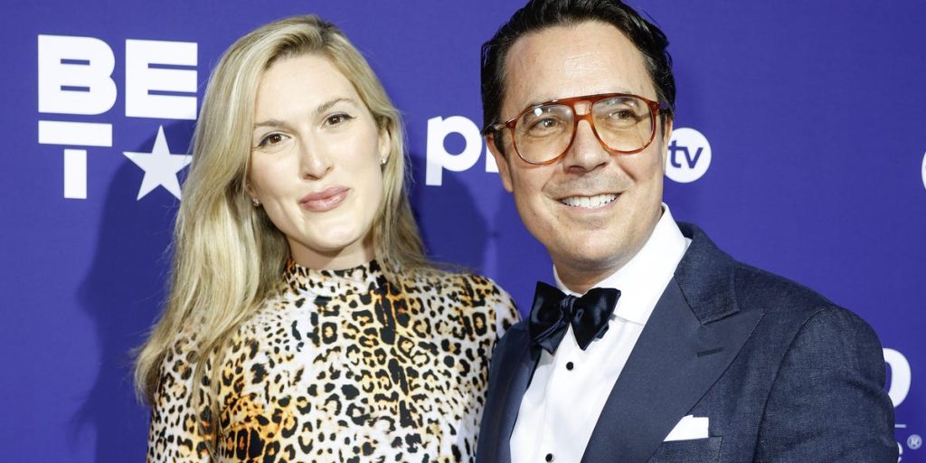 أوليفيا نوزي من مجلة نيويورك تتهم خطيبها السابق بالابتزاز وسط فضيحة آر إف كيه جونيور