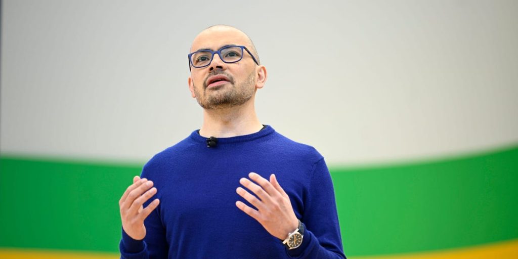 الرئيس التنفيذي لشركة Google DeepMind يفوز بجائزة نوبل المشتركة في الكيمياء لعمله على AlphaFold