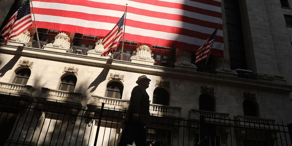 يقول المحلل إن سوق الأسهم مبالغ في تقدير قيمته، لكن هذا ليس سببًا للتحول إلى الاتجاه الهبوطي