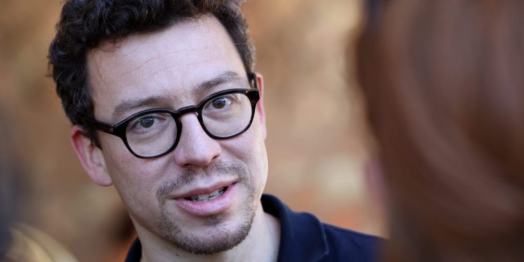 يشرح الرئيس التنفيذي لشركة Duolingo خطوة إعادة الموظفين إلى المكتب – ولماذا يعتقد أنه تجنب رد الفعل العنيف