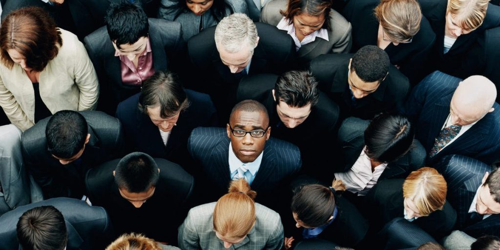 إن الموزعين الذين احتشدوا في أكبر صناديق التحوط يشعرون بالقلق من ازدحام هؤلاء المديرين في نفس الصفقات