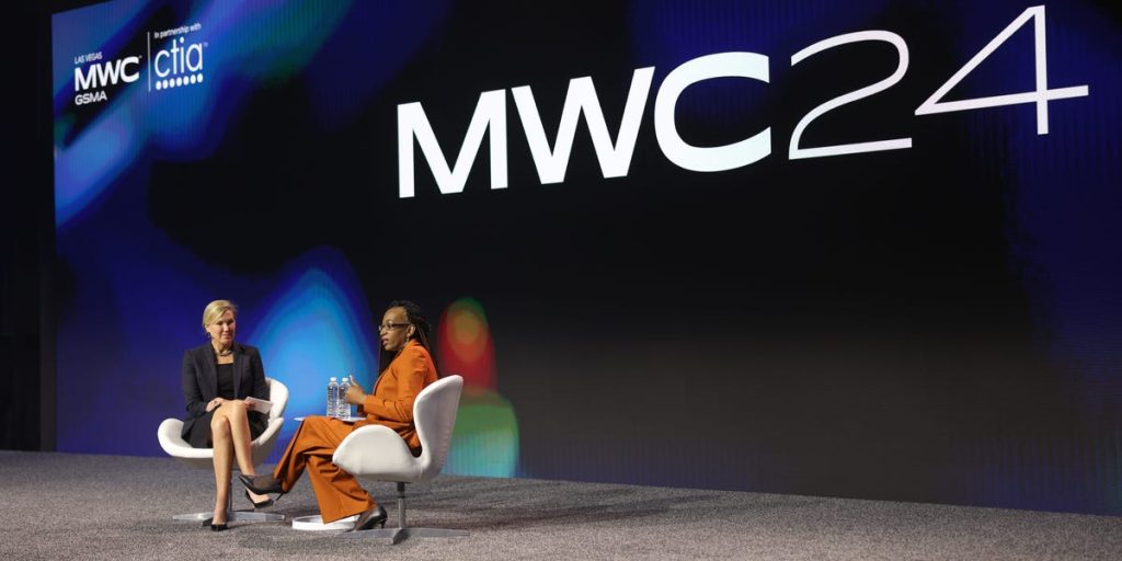 يشرح القادة العسكريون والدفاعيون كيف تساعد شبكات 5G وOpen RAN في حل تحديات الشبكات