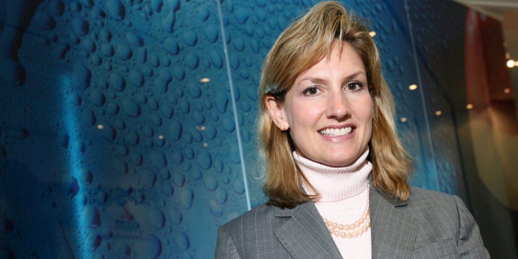 سيترك كبير مسؤولي الموارد البشرية في شركة Apple، والذي يقدم تقاريره مباشرة إلى تيم كوك، الشركة بعد أقل من عامين