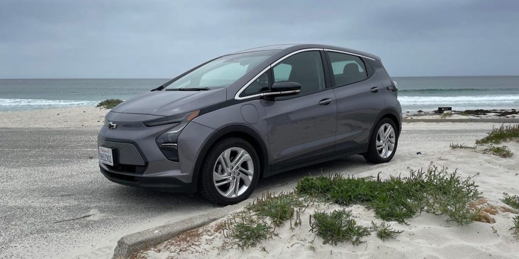 لقد استأجرت سيارة شيفروليه بولت EV موديل 2023 لفصل الصيف. لن يبهر أحدًا، لكنه يمكن الاعتماد عليه – مع وجود جانب سلبي واحد.