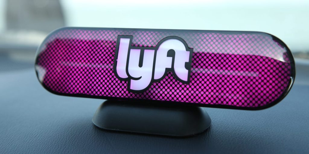 توافق شركة Lyft على دفع غرامة قدرها 2.1 مليون دولار بعد أن قالت لجنة التجارة الفيدرالية (FTC) إن الشركة قدمت ادعاءات “خادعة” حول المبلغ الذي يمكن أن يكسبه السائقون