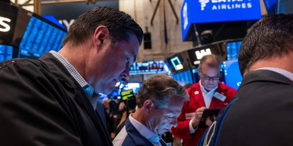 سوق الأسهم اليوم: تراجعت المؤشرات قبل أرباح التكنولوجيا الضخمة