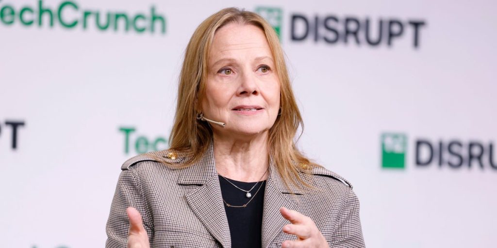 تقول ماري بارا، الرئيس التنفيذي لشركة جنرال موتورز، إن هناك الكثير من المنافسة على السيارات الكهربائية في الصين، مما يؤدي إلى حرب أسعار غير مستدامة