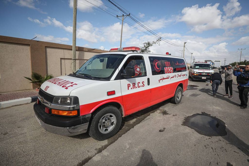 سيارات إسعاف الهلال الأحمر في شمال غزة خارج الخدمة بسبب نقص الوقود