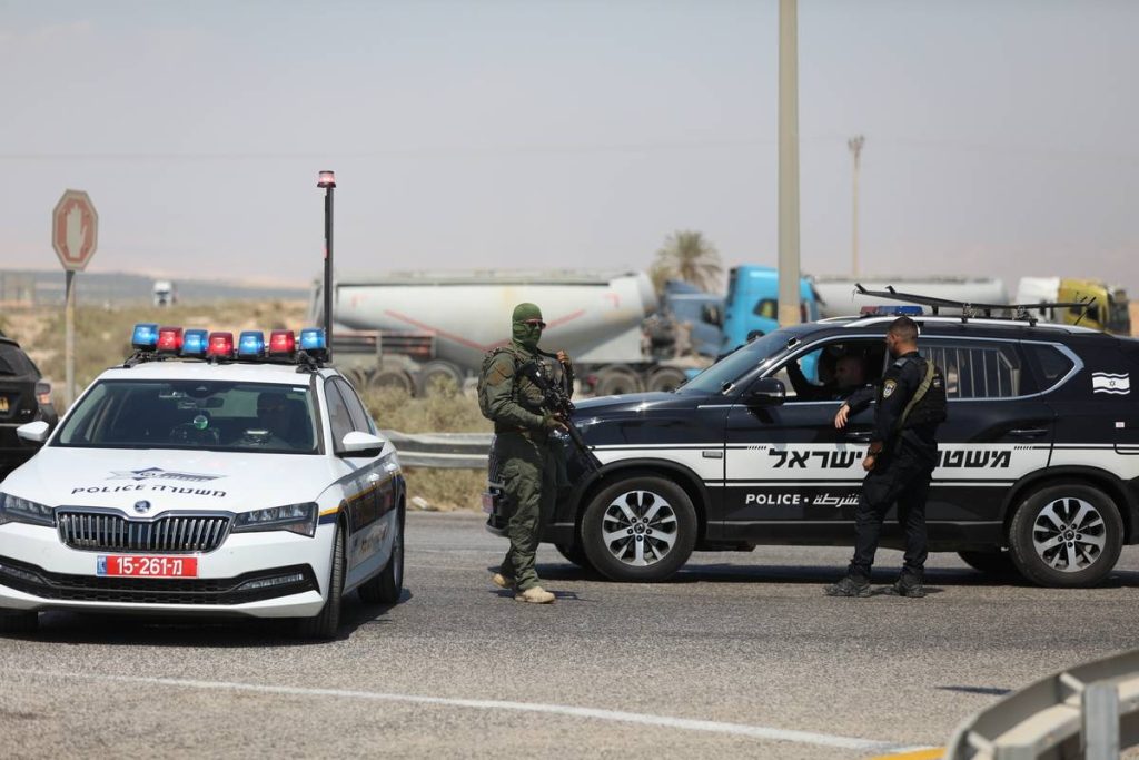 قالت الشرطة الإسرائيلية إن هجوم إطلاق نار في تل أبيب أدى إلى سقوط عدد من الضحايا