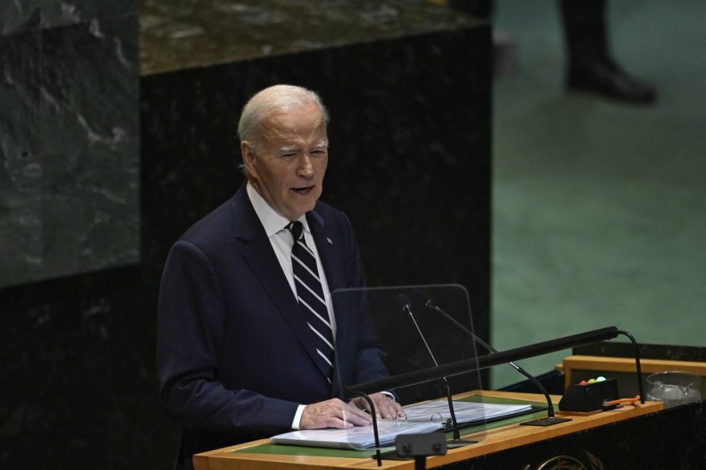 يقول بايدن إن الولايات المتحدة تناقش الهجمات الإسرائيلية المحتملة على منشآت النفط الإيرانية