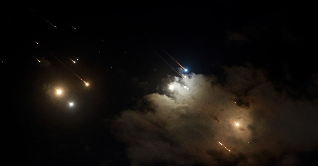 الولايات المتحدة وإسرائيل تحذران من الرد على الهجوم الصاروخي الإيراني