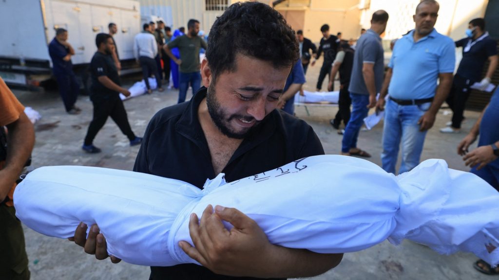 تظهر رسائل البريد الإلكتروني الداخلية أن المسؤولين حذروا إدارة بايدن من جرائم حرب إسرائيلية محتملة في غزة: تقرير