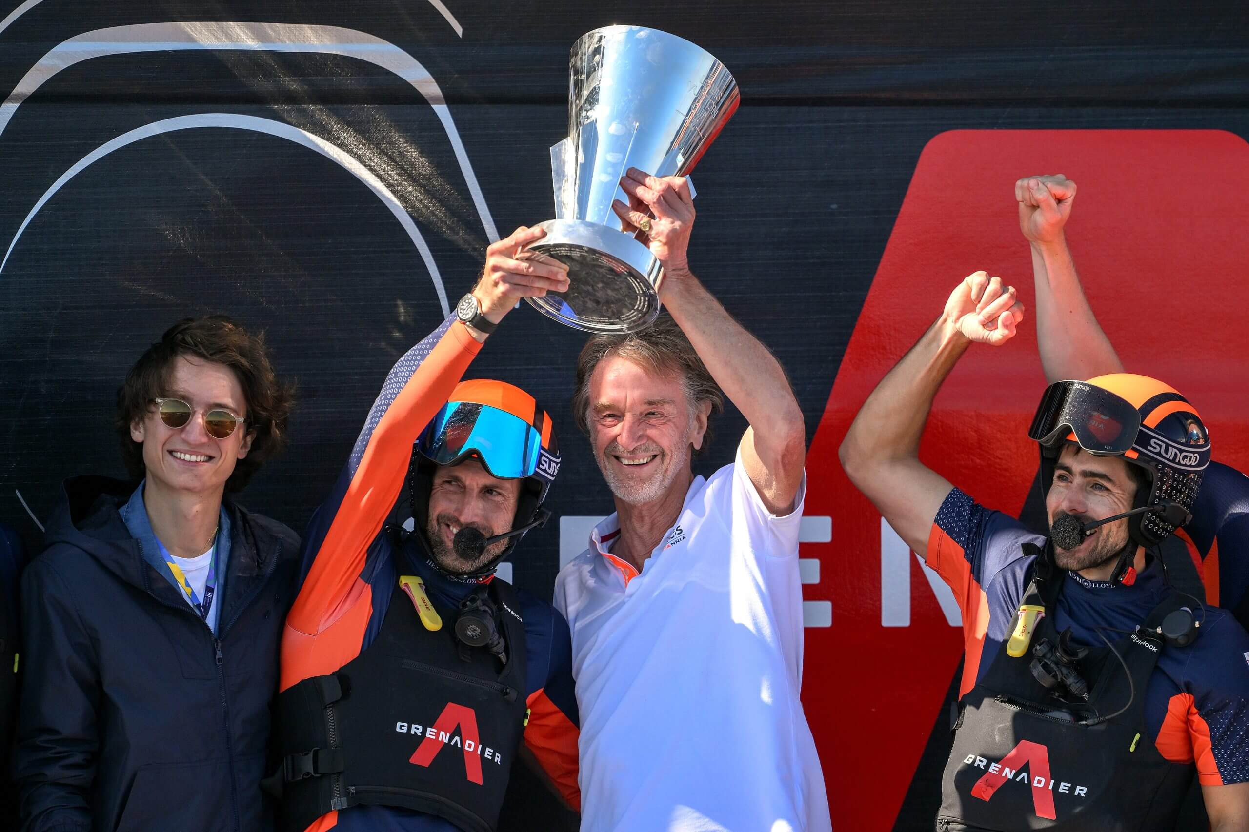 احتفل راتكليف بفوزه بكأس أمريكا يوم الجمعة (ديفيد راموس / غيتي إيماجز)