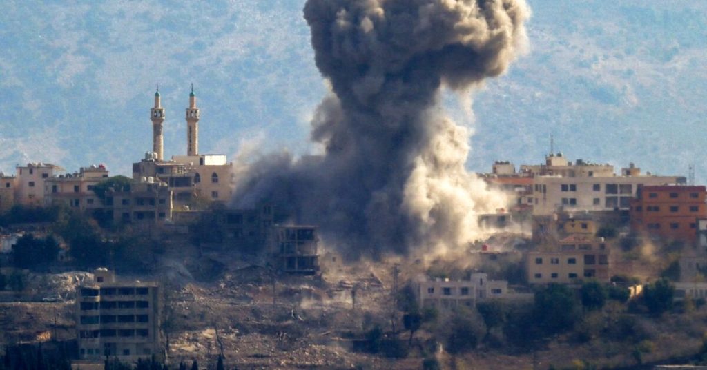 الوزارة: الغارات الإسرائيلية على لبنان تقتل 31 شخصاً على الأقل