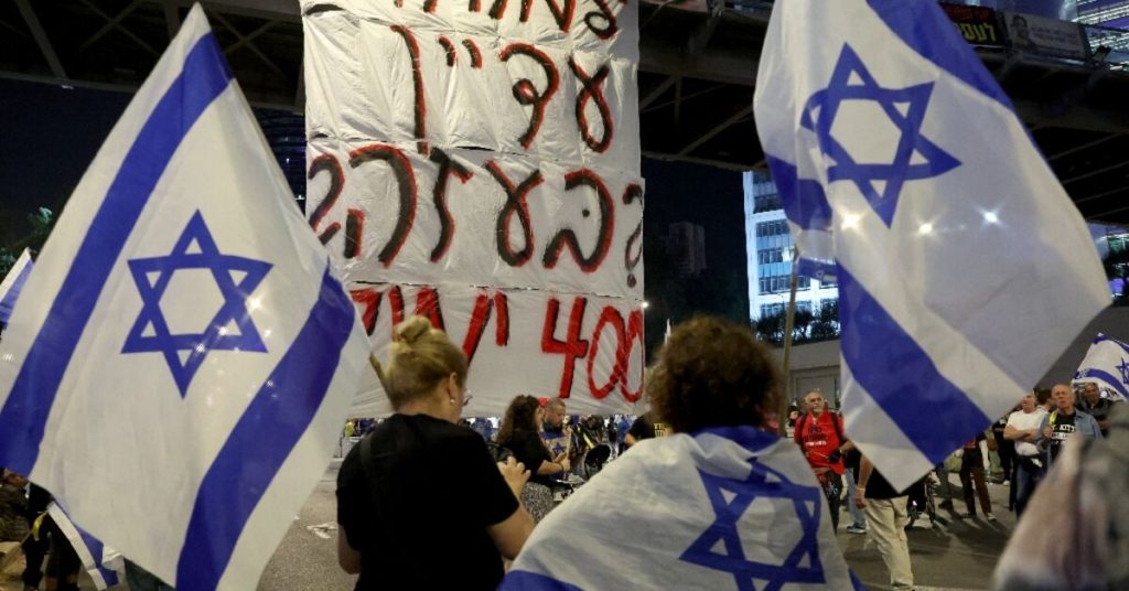 ويخشى الإسرائيليون من احتجاز الرهائن بينما تقول قطر إن الوساطة في غزة معلقة