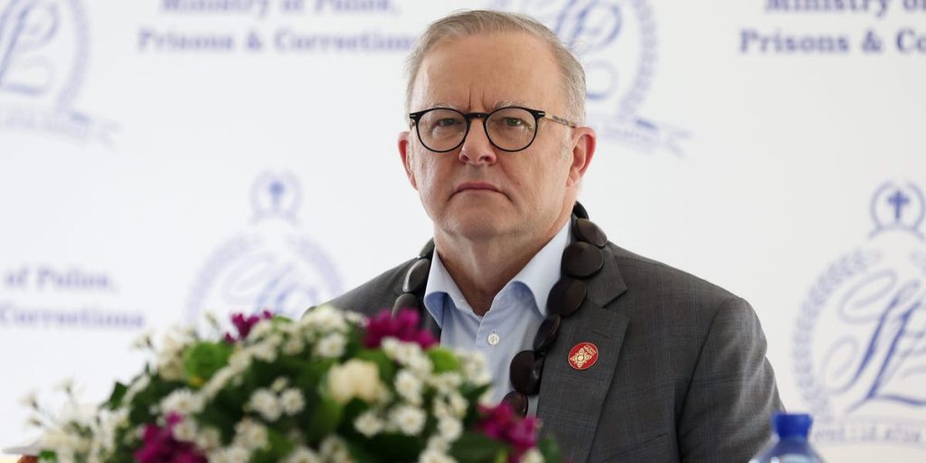 تريد أستراليا منع الأطفال دون سن 16 عامًا من استخدام وسائل التواصل الاجتماعي، حيث تسعى حكومات العالم إلى اتخاذ إجراءات صارمة ضد التطبيقات “التي تسبب الإدمان”.