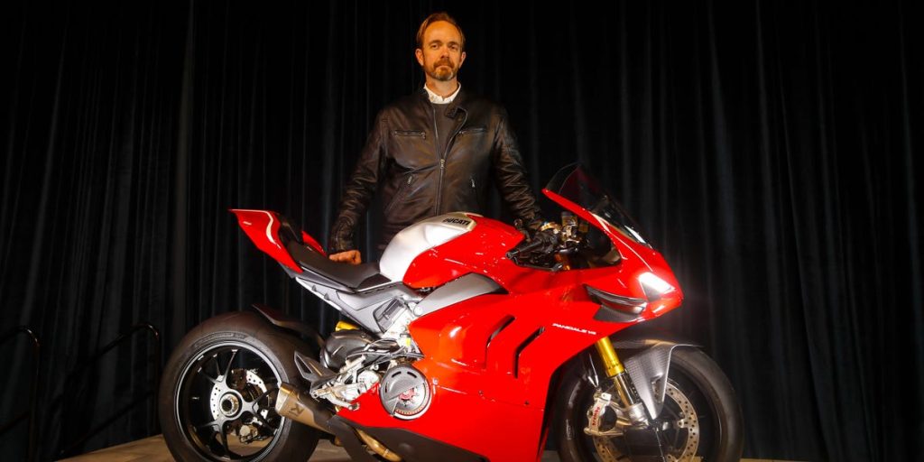 يشرح أحد كبار المسؤولين التنفيذيين في Ducati كيف ساعده الجيش على النجاح ويشاركه سمتين تجعلان من المحاربين القدامى موظفين رائعين