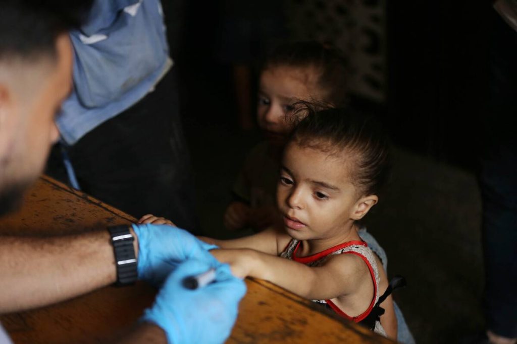 مدير منظمة الصحة العالمية يعلن استئناف حملة التطعيم ضد شلل الأطفال في شمال غزة يوم السبت