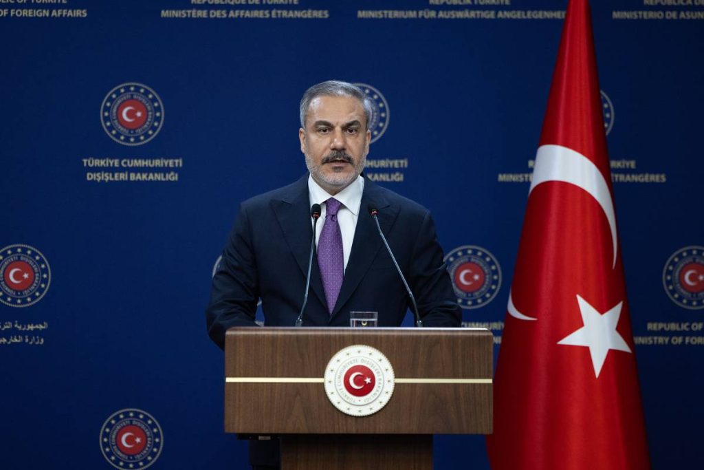 وزير الخارجية التركي يحضر اجتماع وزراء خارجية منظمة المؤتمر الإسلامي والجامعة العربية بشأن أزمة غزة