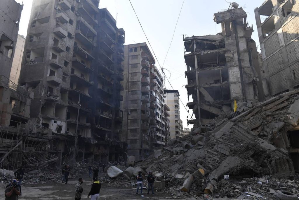 غارات جوية إسرائيلية تلحق أضرارا بمباني الجامعة اللبنانية في بيروت