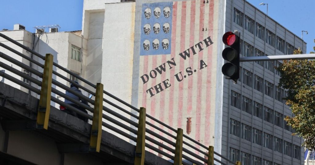 إيران تحث ترامب على تغيير سياسة “الضغط الأقصى”