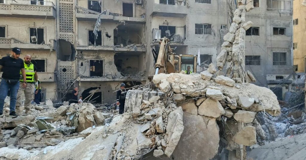 لبنان يقول إن طفلين من بين 7 قتلى في الغارات الإسرائيلية على صور