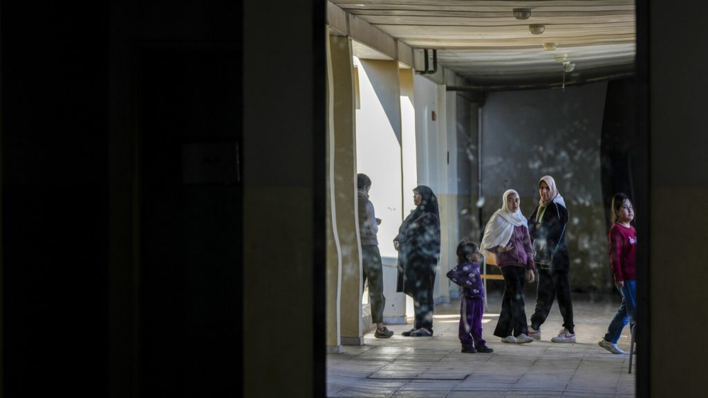 إطلاق الصواريخ من لبنان يقتل 7 في إسرائيل بينما يحاول المسؤولون الأمريكيون الضغط من أجل وقف إطلاق النار