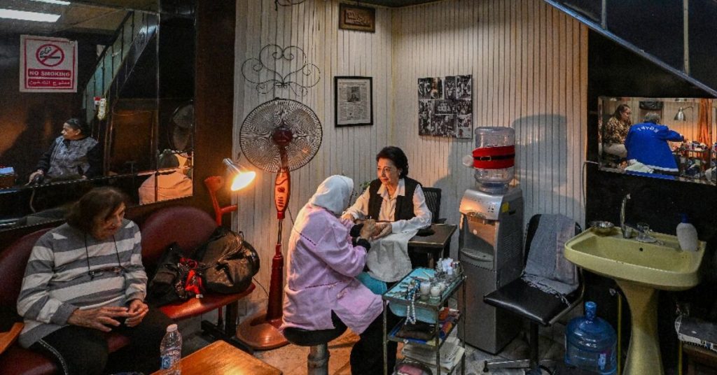 مانيكير للنجوم يحافظ على العصر الذهبي للقاهرة على قيد الحياة