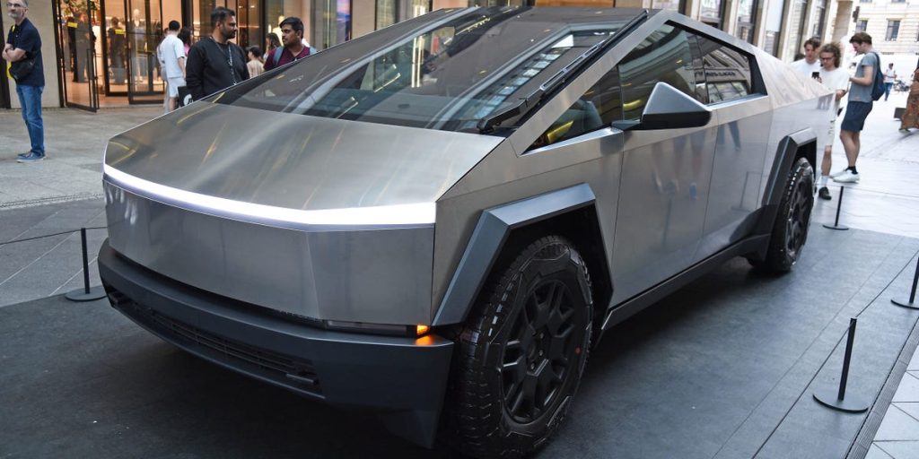 تخبر شركة تسلا العمال على خط Cybertruck بأنه لا داعي للذهاب إلى العمل خلال الأيام الثلاثة القادمة