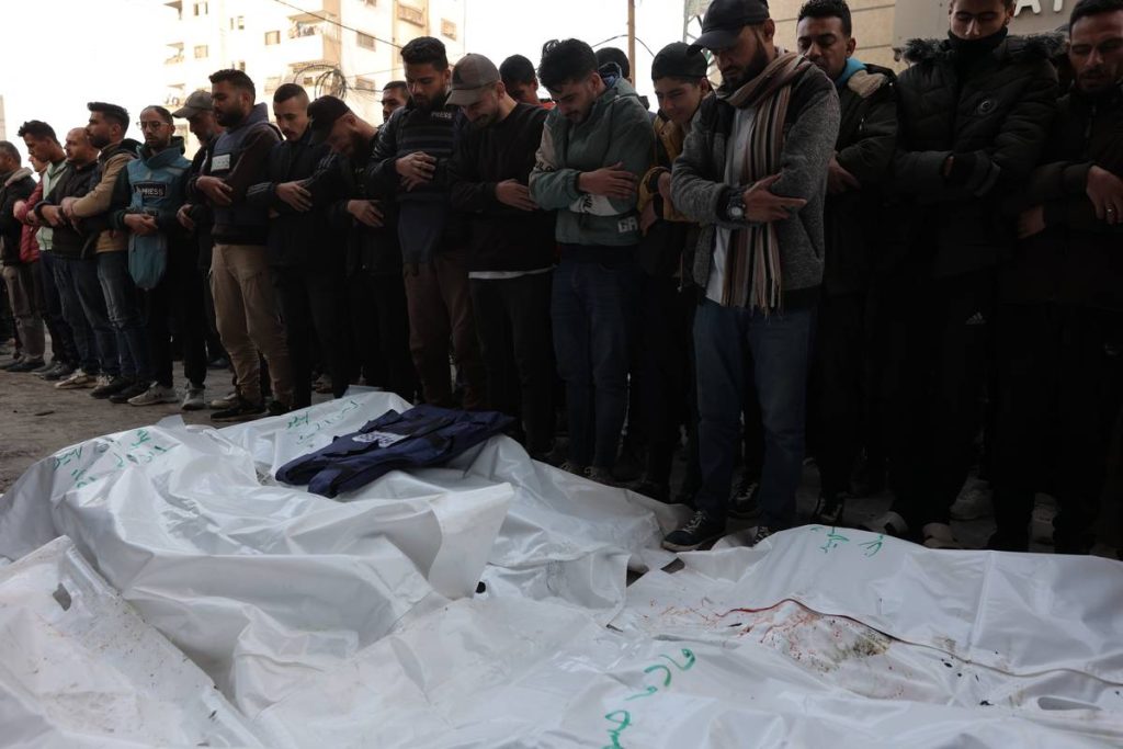 عدد القتلى في غزة يتجاوز 45400 بينما تقتل إسرائيل 37 فلسطينيا آخر