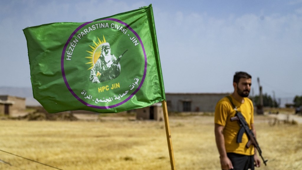 مقتل ثلاثة مدنيين بقصف جوي تركي شمال شرقي سوريا