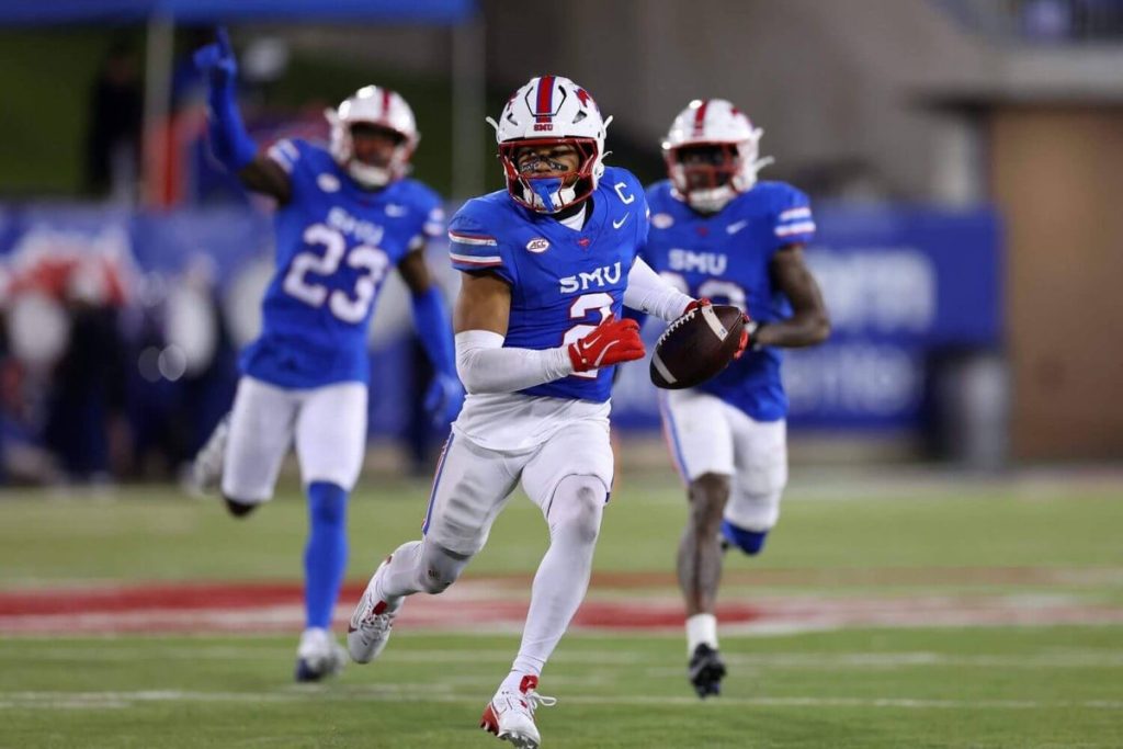 مفوض لجنة التنسيق الإدارية: يجب على SMU إنشاء ملعب College Football Playoff حتى مع خسارة مباراة اللقب