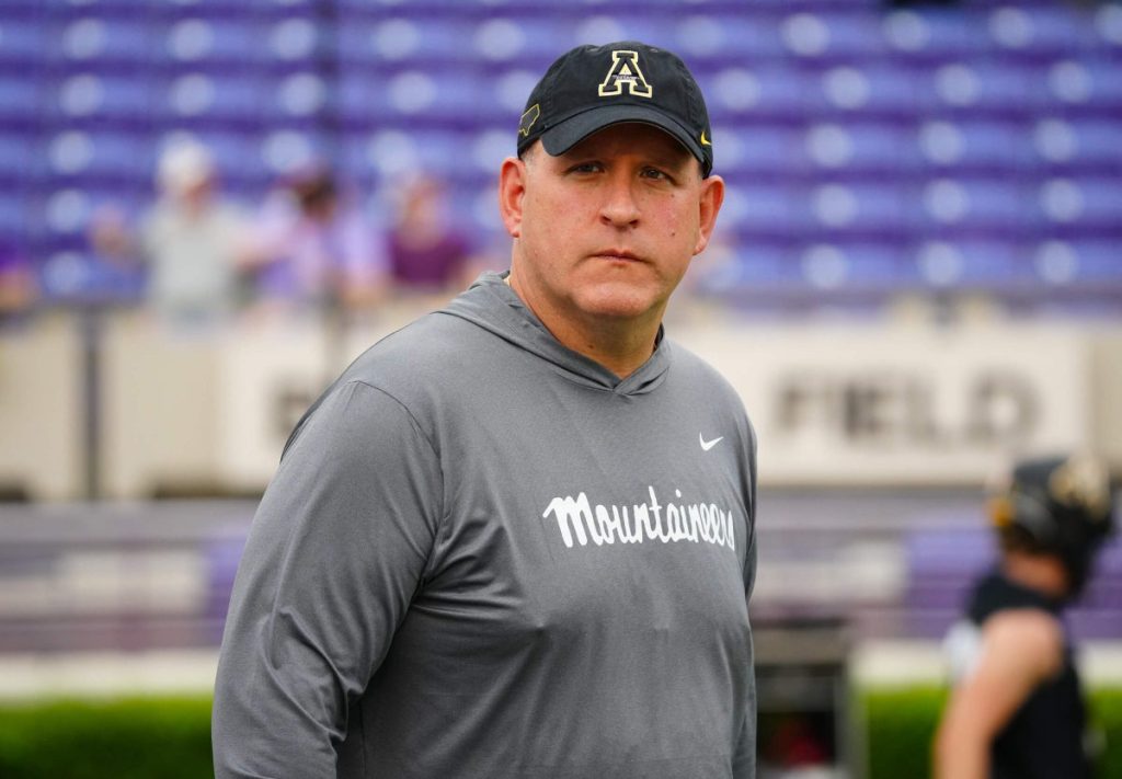 ولاية أبالاتشي تطرد شون كلارك بعد موسم الخسارة الأول منذ عام 2013: المصدر