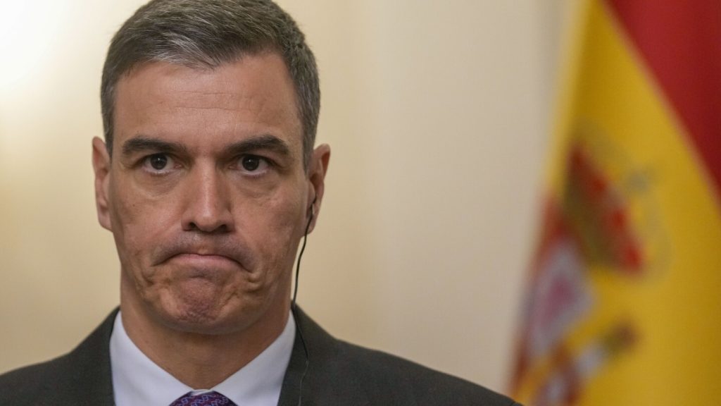 ويواجه رئيس الوزراء الإسباني قضايا قانونية يصفها بحملة تشهير. إليك ما يجب معرفته