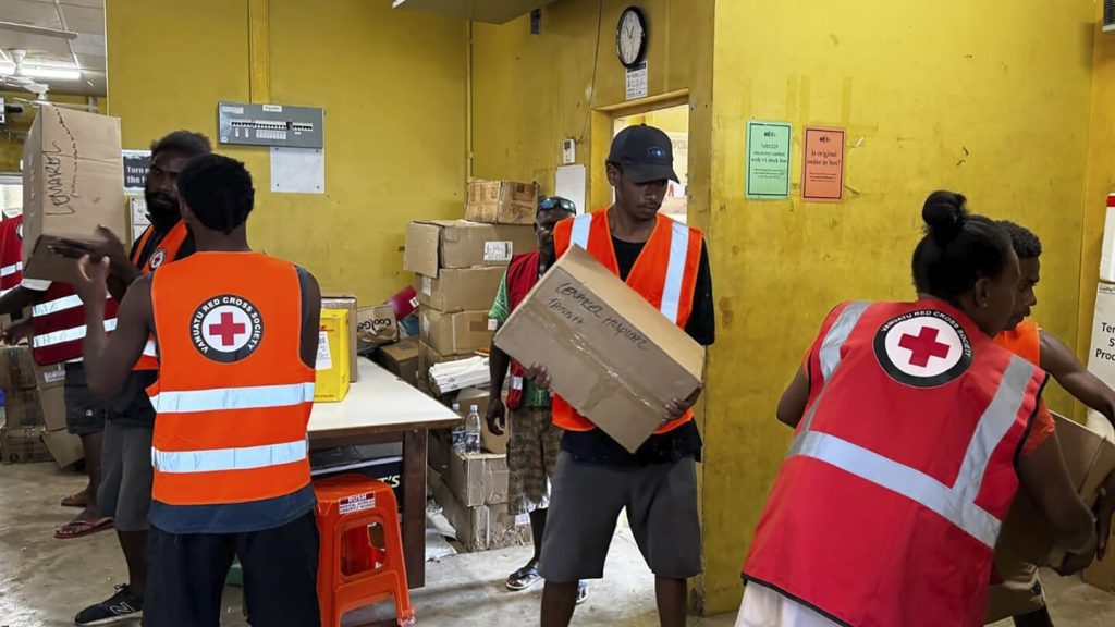 عمال الإنقاذ يحفرون بحثًا عن الناجين من زلزال فانواتو مع عدم وجود مياه وعدد القتلى غير واضح