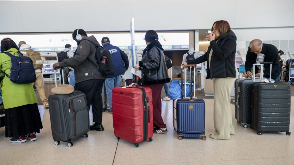 تم فحص أكثر من 3 ملايين مسافر في المطارات الأمريكية في يوم واحد. هذا رقم قياسي