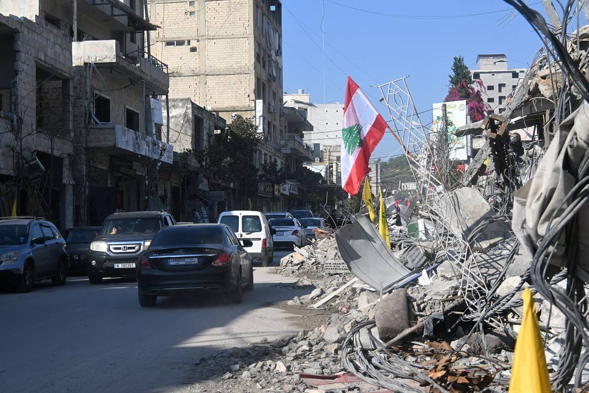 بعد اتفاق وقف إطلاق النار بين إسرائيل ولبنان، بدأ سكان مدينة النبطية بجنوب لبنان العودة إلى منازلهم في 30 نوفمبر 2024. (حسام شبارو – وكالة الأناضول)