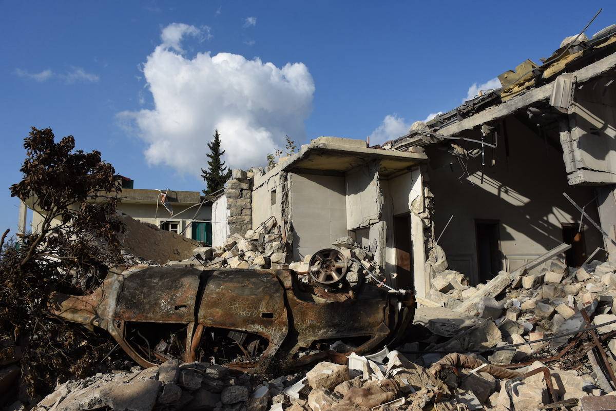 منظر للمنزل المتضرر لوزير الاقتصاد السابق محمد بك الفضل، الذي لعب دورا في عملية استقلال لبنان، بعد الهجوم الإسرائيلي على النبطية، لبنان في 20 ديسمبر 2024. (محمد أمين جانيك – وكالة الأناضول)