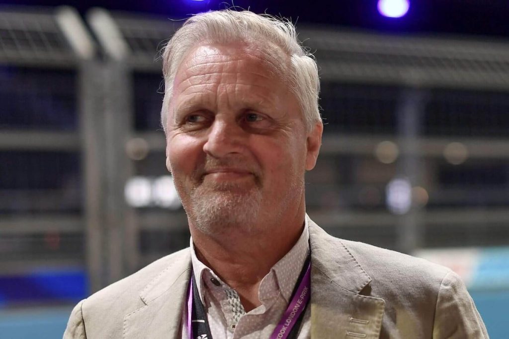 جوني هربرت يترك أيوب كمضيف F1 بعد الدور الذي يعتبر “غير متوافق” مع خلاص الإعلام