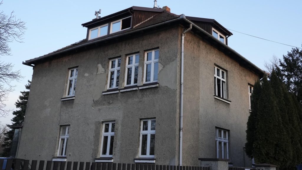 يفتح مركز مكافحة التكاثر في مجلس النواب السابق لقائد أوشفيتز رودولف هوسس